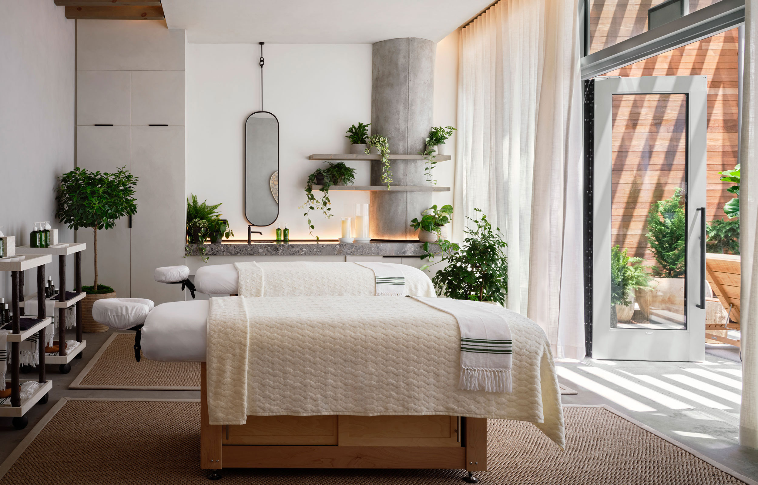 1Hotel Nashville Day2 S0359 Crop